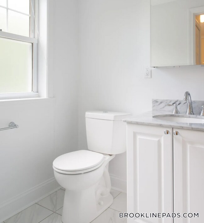 Photo - 210 Independence Dr