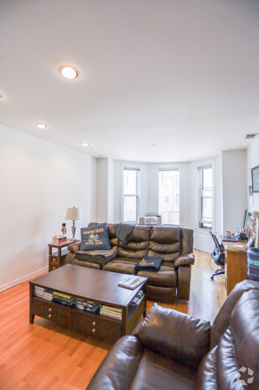 Building Photo - 1811 N Wells St Rental