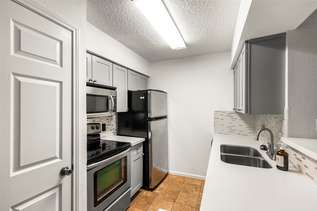 Photo - 12550 Whittington Dr Unidad 704