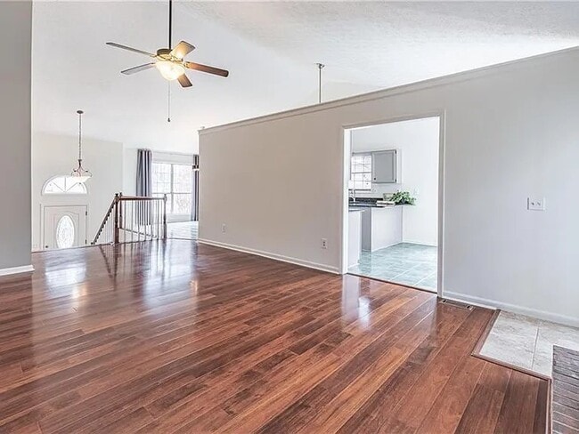 Photo - 1710 Omie Way