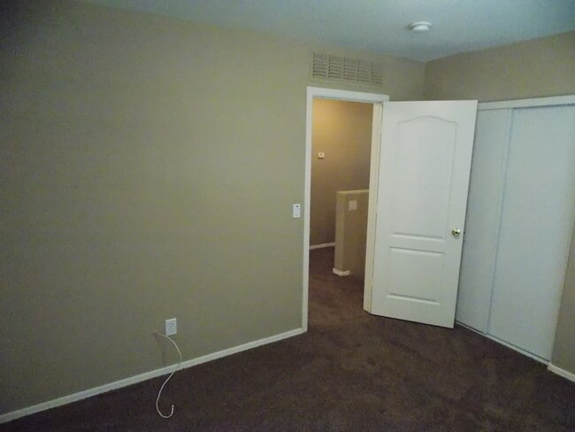 Photo - Recently Remodeled 3 bed/2.5 Bath