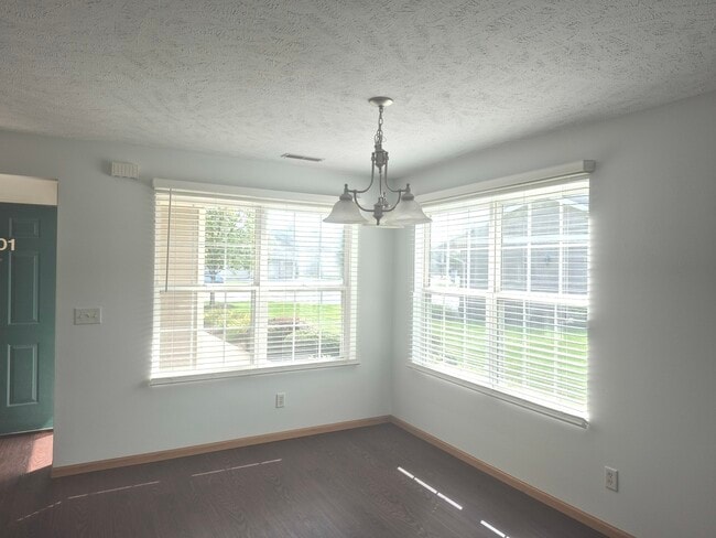 Photo - 901 Penny Ln