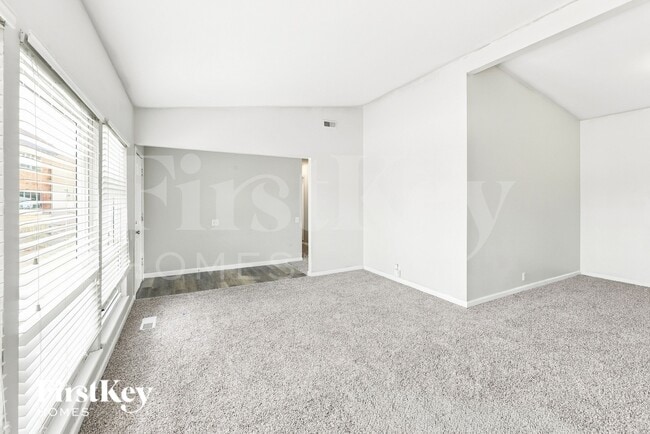 1525 Aintree Dr