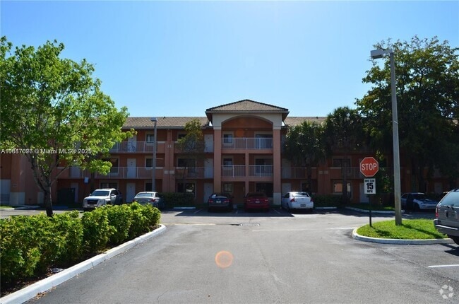 Building Photo - 6952 SW 39th St Unit 208J Rental