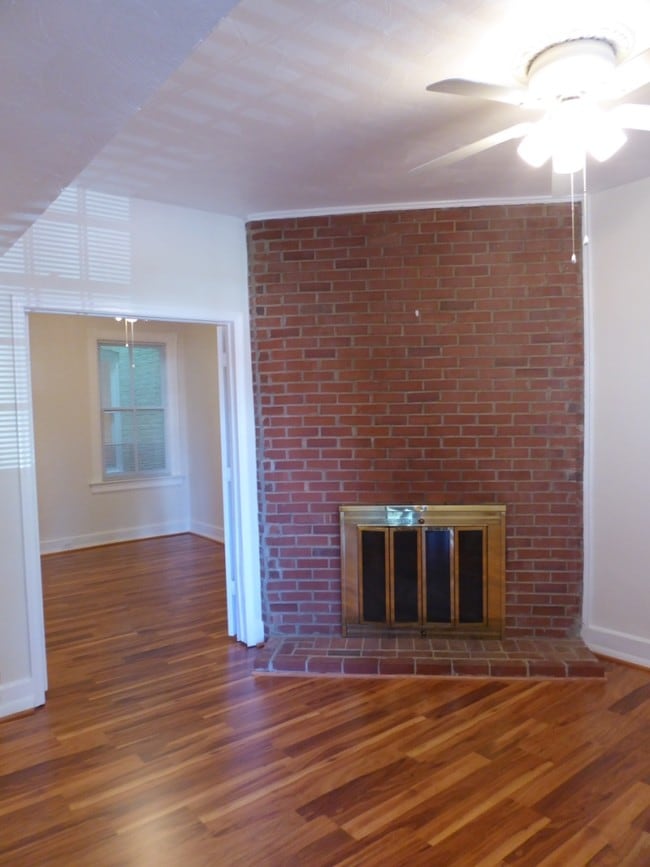 Building Photo - 527 9th St NE Unit 1