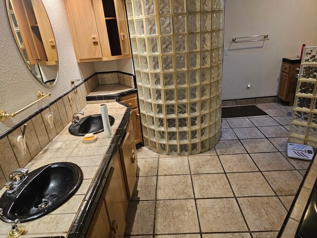 Main BR on suite Bath - 8879 Sunset Ave Unit Main House