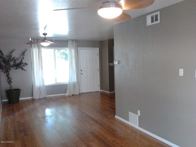 Building Photo - 1302 E Maryland Ave