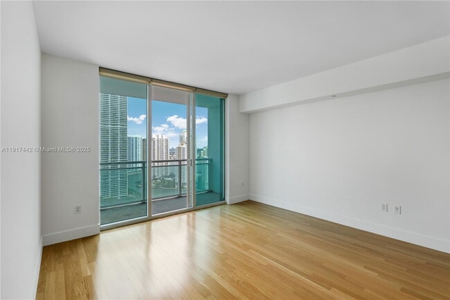 Photo - 950 Brickell Bay Dr