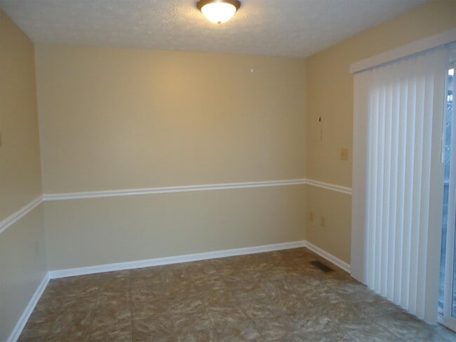 Photo - 504 Yorktowne Pl