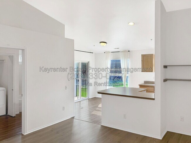 Photo - 2111 E White Oak Ct Unit 201