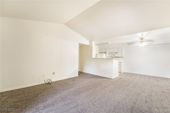 Building Photo - 231 W Horizon Ridge Pkwy Unit 921