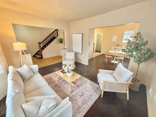 Photo - Spacious 3bd House | Driveway | Enclosed P...