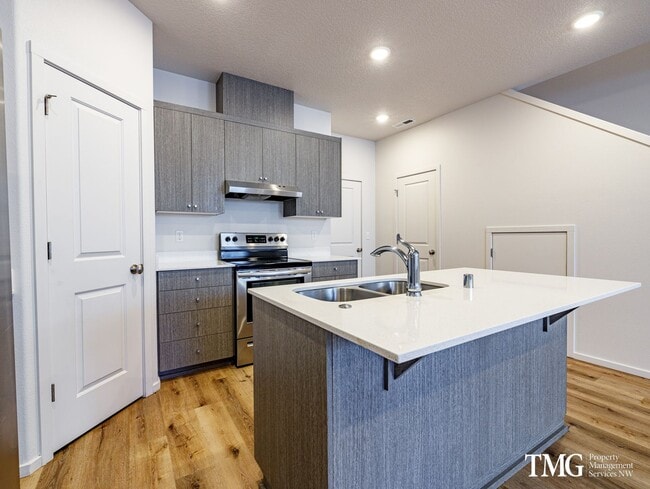 Photo - Newer 3BD/2.5BA Townhome Near Walking Trai...