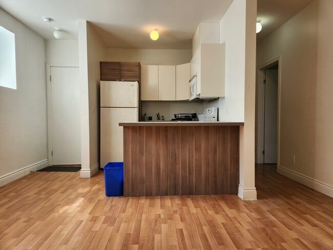 Building Photo - 1015 Dupont St Unit 2