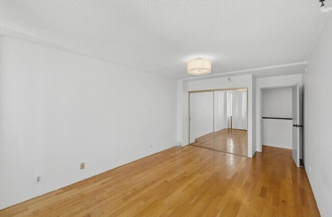 Photo - 2-Story 2BR Condo with Patio, In-Unit Laundry & Parking in Oakland Chinatown Unidad 1201