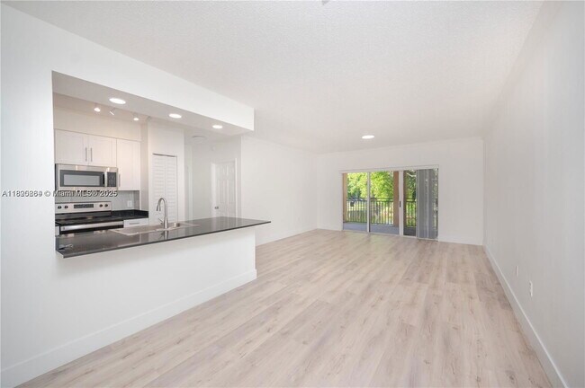 Photo - 2406 Centergate Dr