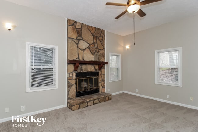 Photo - 289 Angla Dr SE