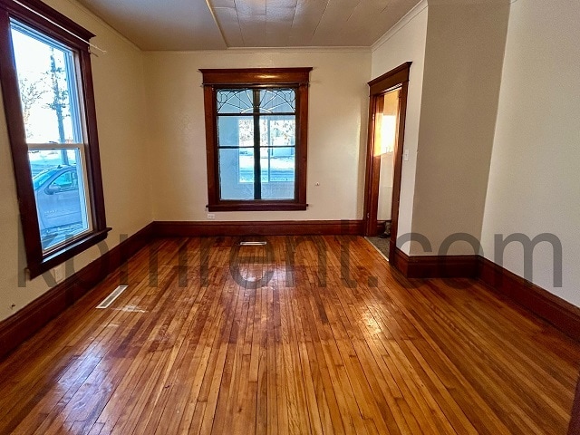 Photo - 705 10th St NE