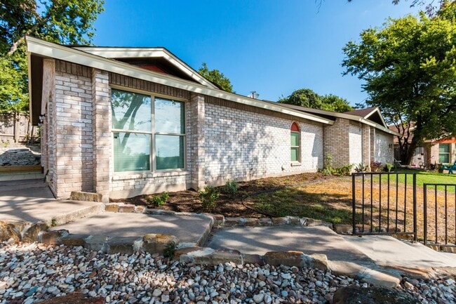 Photo - Luxury Duplex. Best Prices In South Austin...