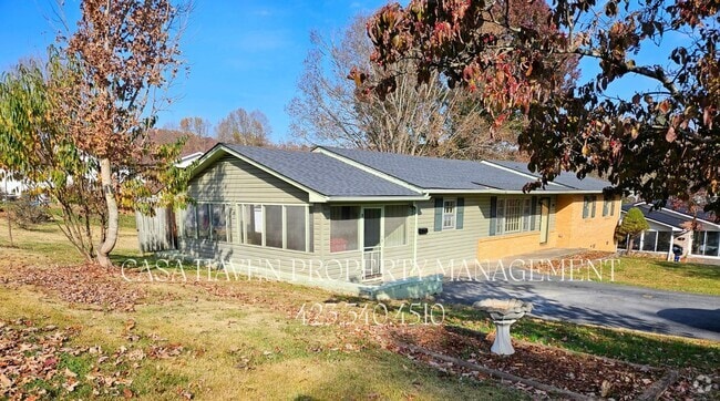Building Photo - Coming Soon! 4 Bed | 1.5 Bath Home in Prim...