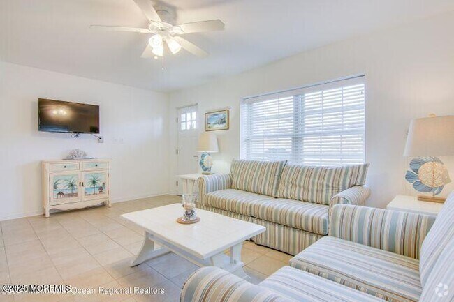 Building Photo - 1488 Ocean Ave Unit 8 Rental