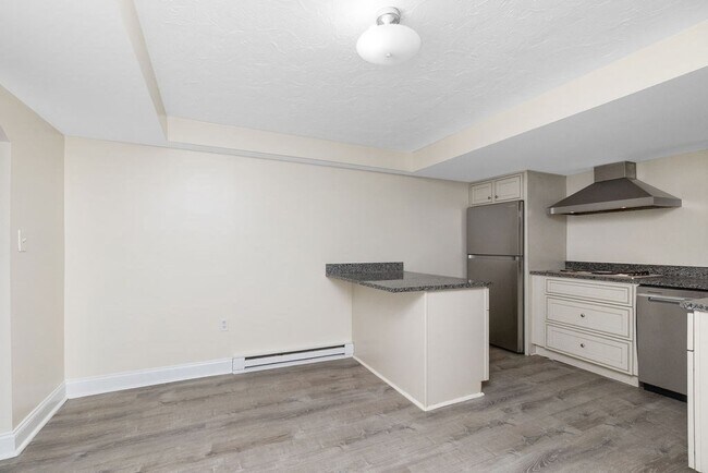 Photo - 288 Main St Unit 100