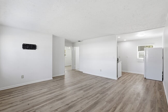 Photo - Prime NW Location!