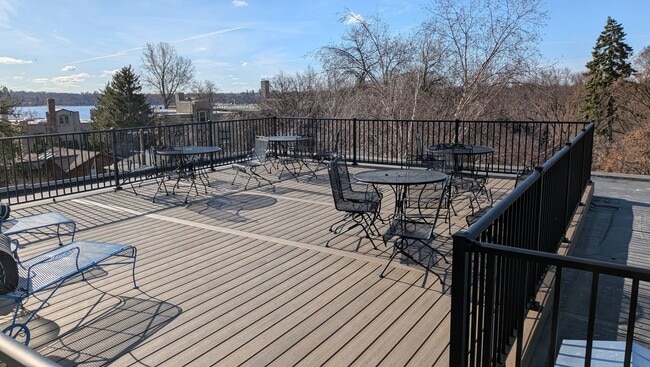 Photo - Beautuful 1 bed condo close to linden hills shopping, paths and the lakes! Unidad 202