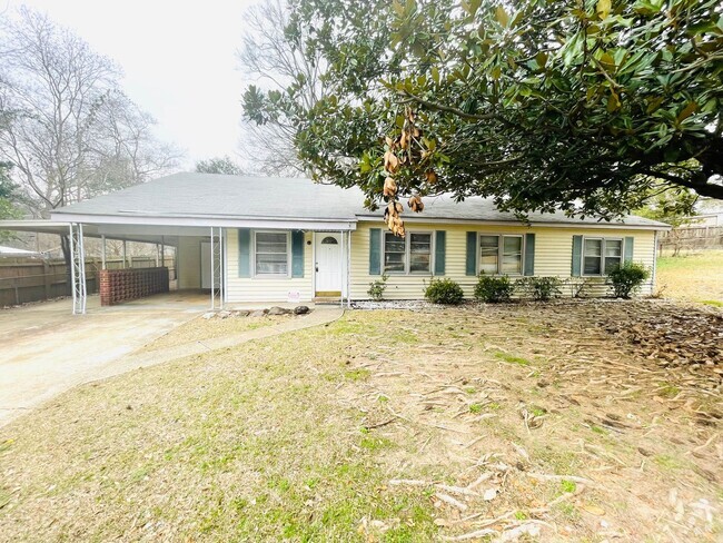 Building Photo - **4 Bed 2 Bath located off the Perry Hill ... Rental