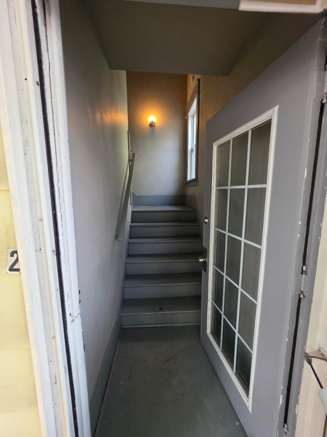 Entrance Stairs - 930 E 26th St Unit 2nd Floor