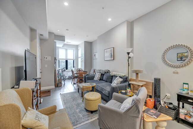 Building Photo - 1428 Newton St NW Unit 4 Rental