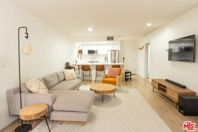 Building Photo - 740 Kings Rd Unit 122