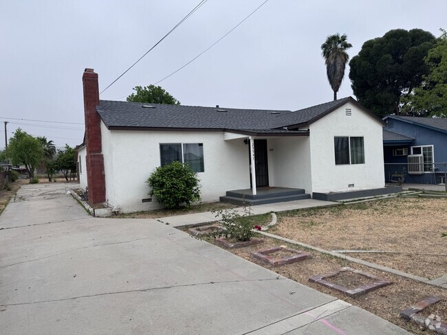 Building Photo - 3 Bedroom, 1 1/2 Bath, Spacious Yard Rental