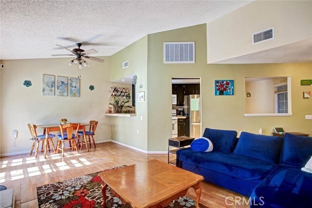 Photo - 985 Sunrise St