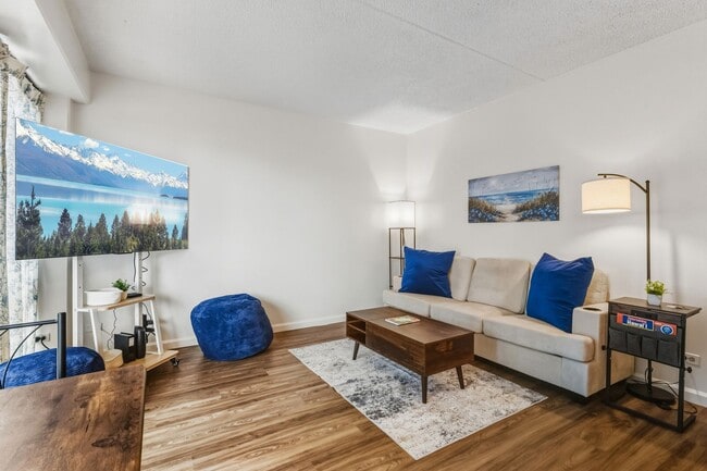 Photo - Downtown Honolulu Condo - AC . W/D . Full Kitchen