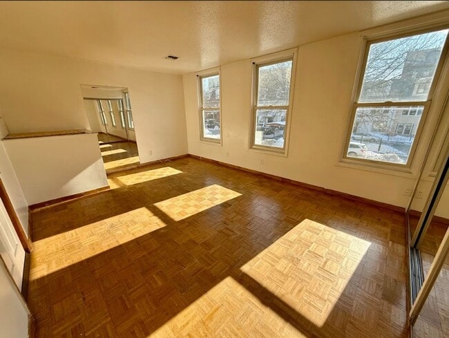 Photo - 539 Fox St Unit QUEENS SIZED ROOM