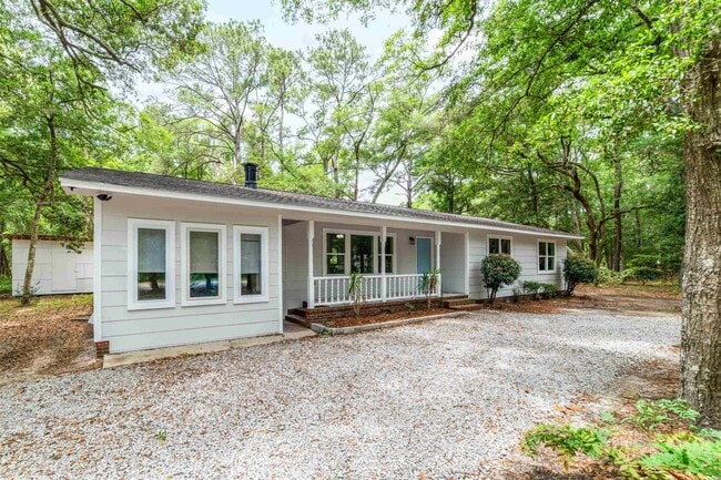 Photo - 1401 Twin Oaks Dr House