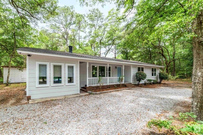 Building Photo - 1401 Twin Oaks Dr Rental