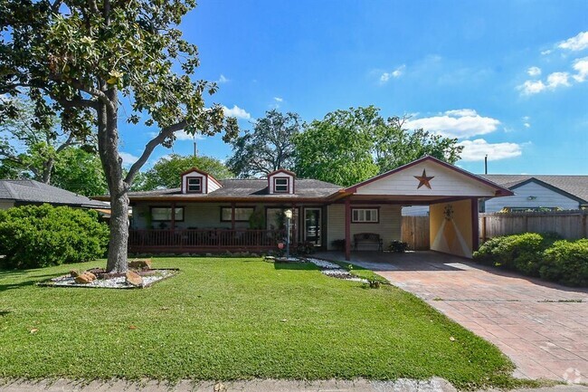 Building Photo - 8455 Sonneville Dr Rental