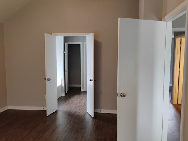 Photo - 3905 Victoria Ave