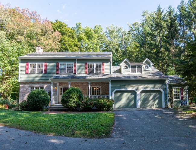 Photo - 48 Woodward St