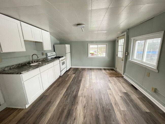 Building Photo - 338 Erie St Unit 338 1/2