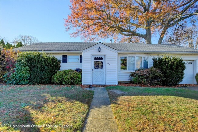 Photo - 972 Woodgate Ave