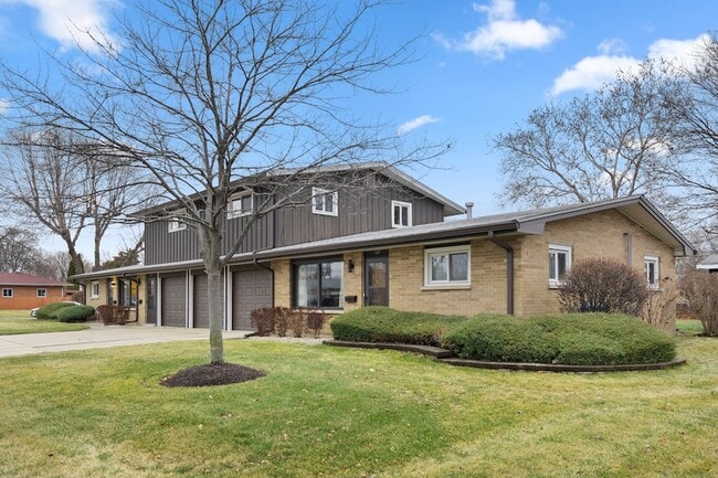 Photo - 537-541 N Edgelawn Dr Condo Unit 537