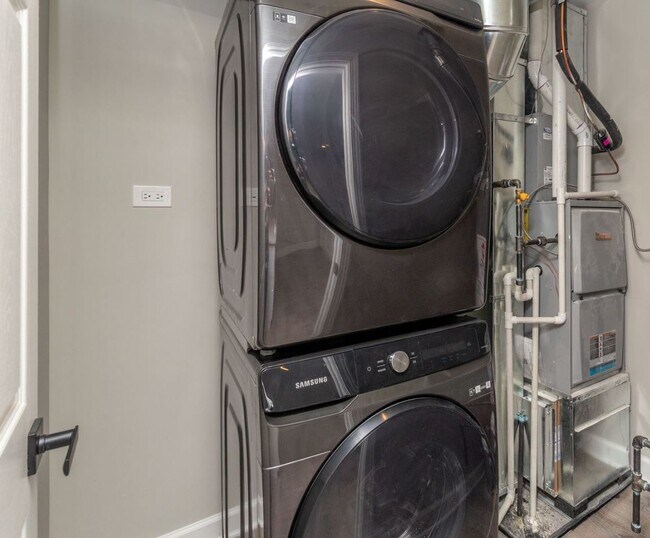 Photo - 1364 W Ohio St Unit 1R