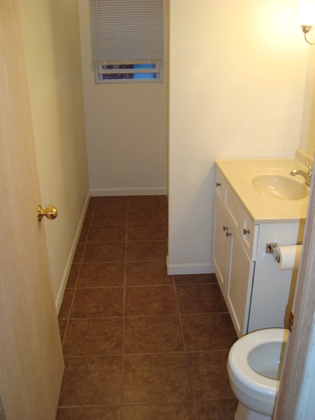 Bath 2 - 1016 9th St S Unit 1016