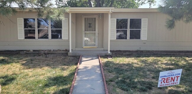 Photo - Spacious House with 3 Bedrooms and 2 Bathrooms - Great Corner Lot