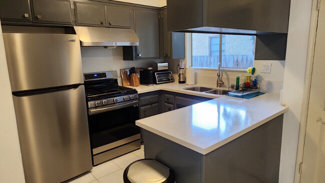 Photo - 440 W Regent St Unidad Apt B