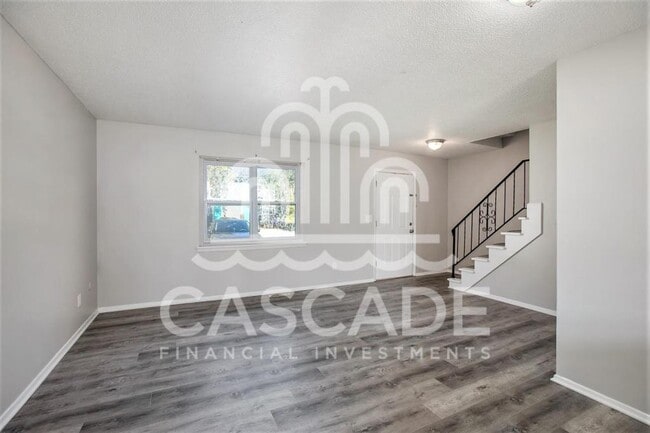 Photo - 221 N Oak Dr