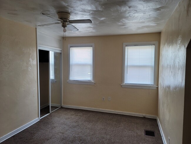 Photo - 862 Mirror St Unit 2